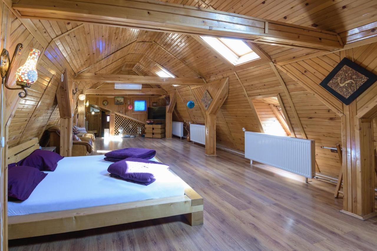 Wooden Attic Apartment Brasov Exterior photo