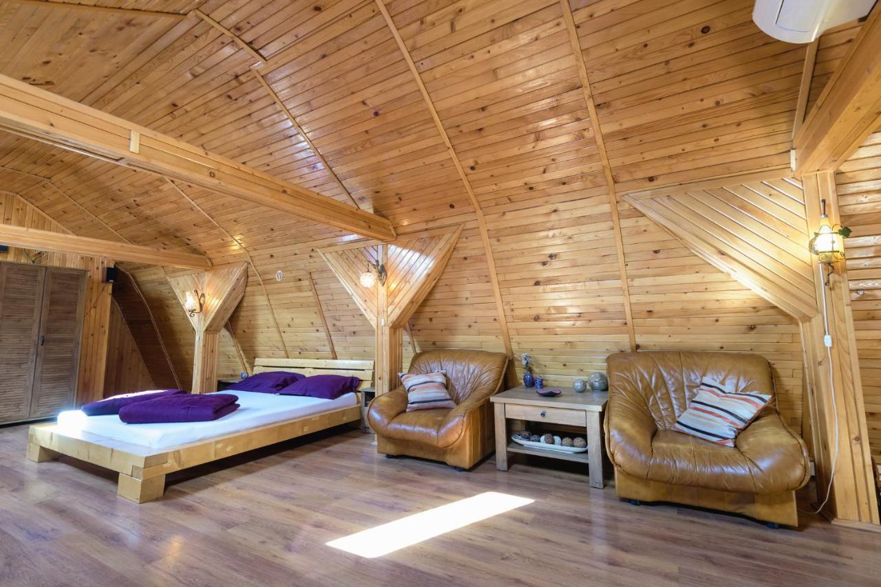 Wooden Attic Apartment Brasov Exterior photo